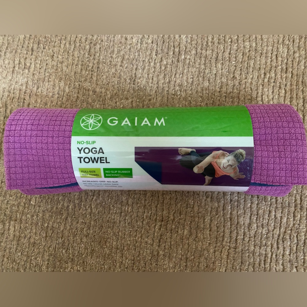 NEW Full size GAIAM yoga towel mat